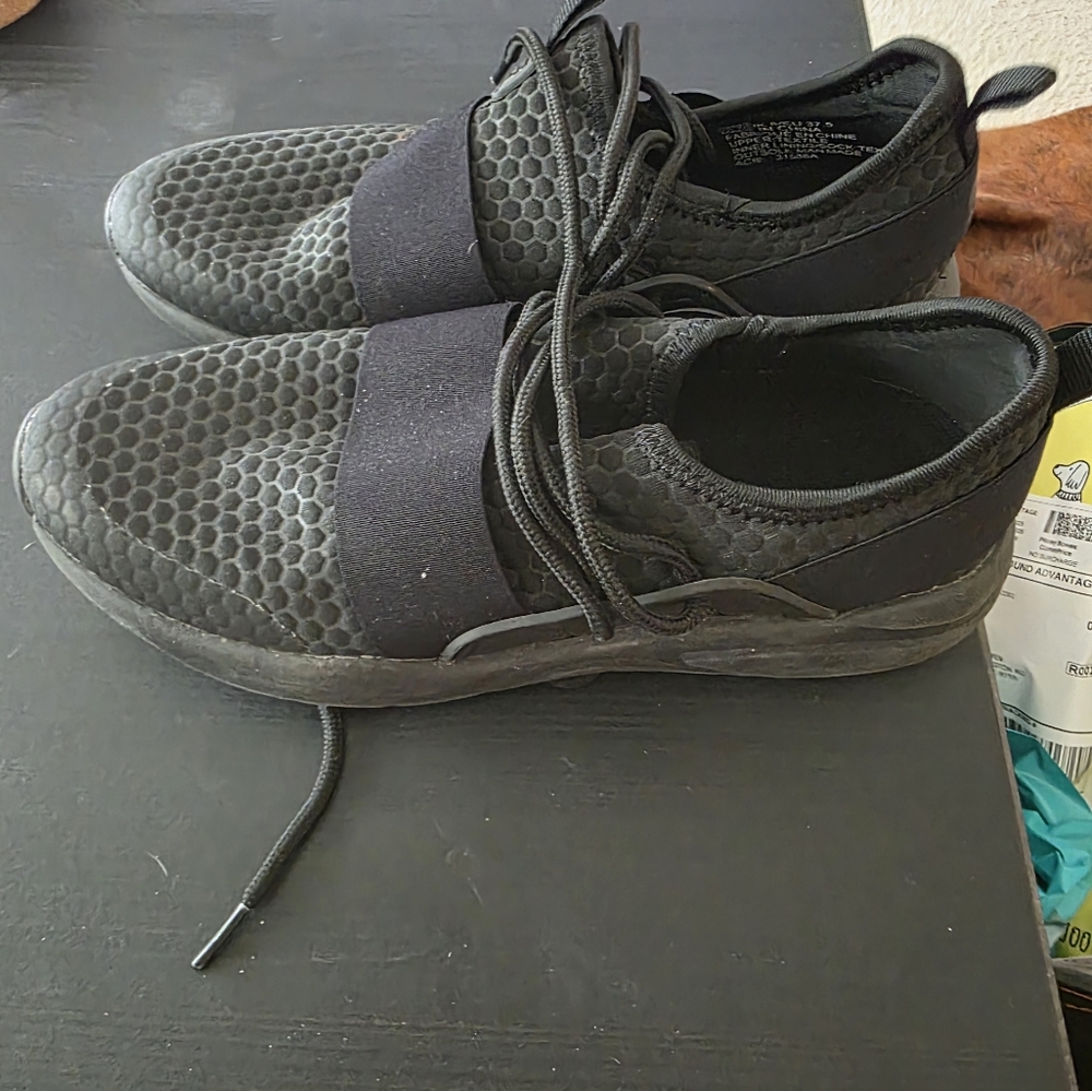 Fabletics Womens  Sneakers Size 7